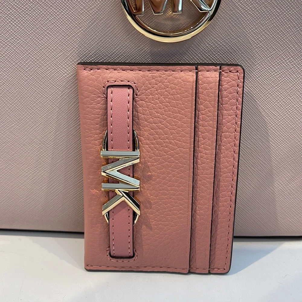 MICHAEL KORS
Reed Large Pebbled Leather Card Holder Case
Primrose
NWT - Picture 1 of 16